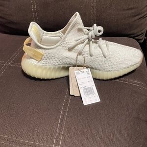 Yeezy Boost 350 v2 light